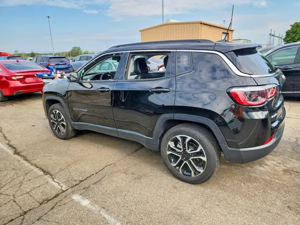 3C4NJDCB0NT193395 — 2022 Jeep Compass, фото 2 с аукциона Copart, Вандализм