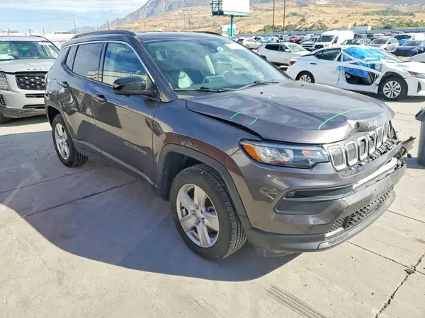 3C4NJDBB0NT102577 — 2022 Jeep Compass, фото 4 с аукциона Copart, Передняя часть