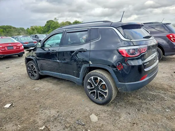 3C4NJDCB5NT105487 — 2022 Jeep Compass, фото 2 с аукциона Copart, Передняя часть
