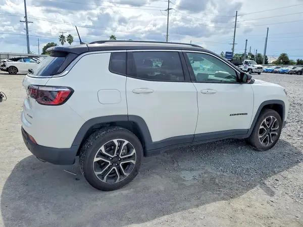 3C4NJDCB4NT157211 — 2022 Jeep Compass, фото 3 с аукциона Copart, Механические повреждения