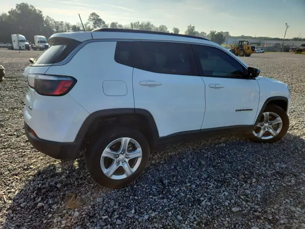3C4NJDBN3PT532794 — 2023 Jeep Compass, фото 3 с аукциона Copart, Передняя часть