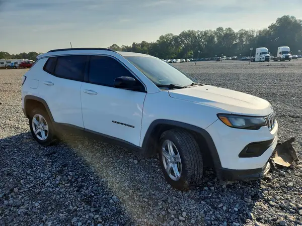 3C4NJDBN3PT532794 — 2023 Jeep Compass, фото 4 с аукциона Copart, Передняя часть
