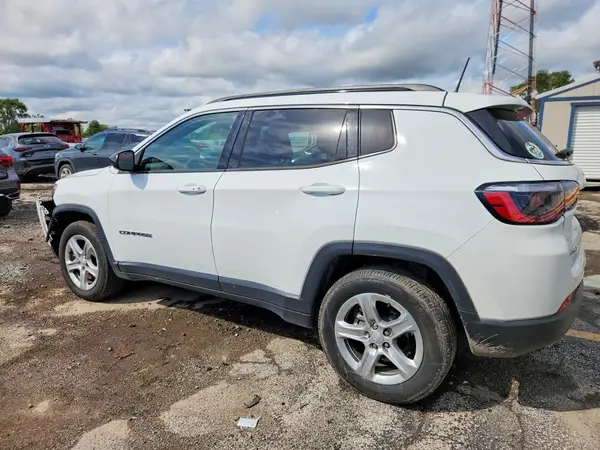 3C4NJDBN8PT550627 — 2023 Jeep Compass, фото 2 с аукциона Copart, Передняя часть
