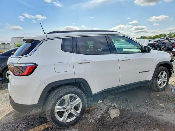 3C4NJDBN8PT550627 — 2023 Jeep Compass, фото 3 с аукциона Copart, Передняя часть