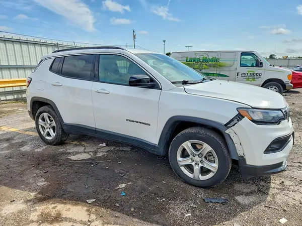 3C4NJDBN8PT550627 — 2023 Jeep Compass, фото 4 с аукциона Copart, Передняя часть