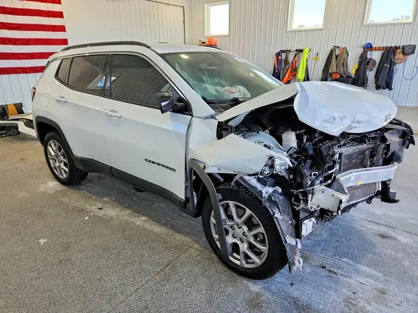 3C4NJDFN9PT533393 — 2023 Jeep Compass, фото 4 с аукциона Copart, Передняя часть