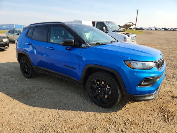 3C4NJDFNXRT588793 — 2024 Jeep Compass, фото 4 с аукциона Copart 13.10.2026, Передняя часть