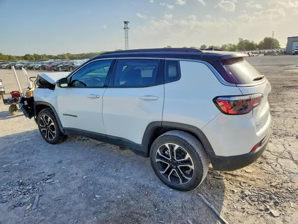 3C4NJDCN7RT610172 — 2024 Jeep Compass, фото 2 с аукциона Copart, Передняя часть