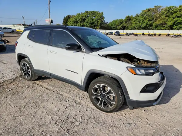 3C4NJDCN7RT610172 — 2024 Jeep Compass, фото 4 с аукциона Copart, Передняя часть