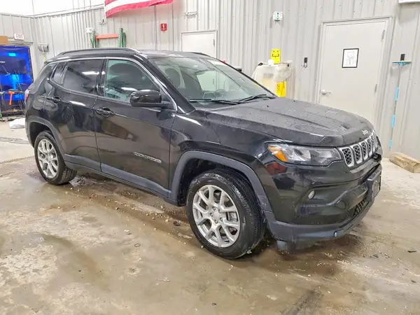 3C4NJDFN1RT175483 — 2024 Jeep Compass, фото 4 с аукциона Copart, Передняя часть