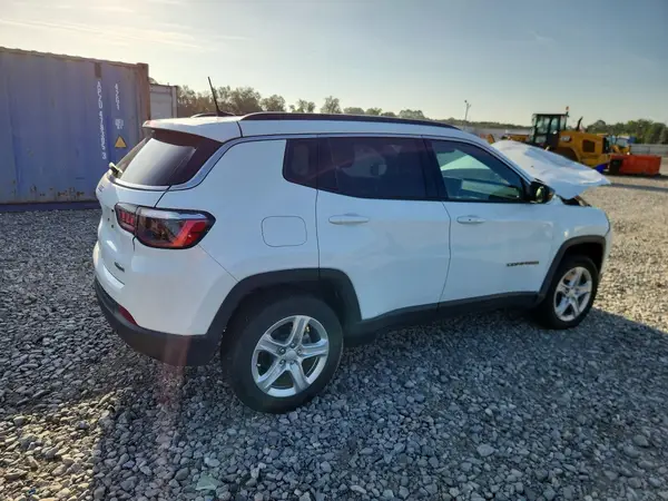 3C4NJDBN7RT592936 — 2024 Jeep Compass, фото 3 с аукциона Copart, Передняя часть