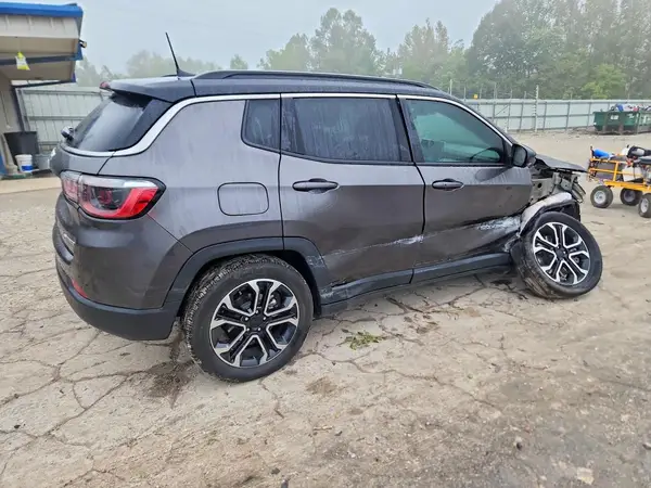 3C4NJDCN6RT586365 — 2024 Jeep Compass, фото 3 с аукциона Copart, Передняя часть