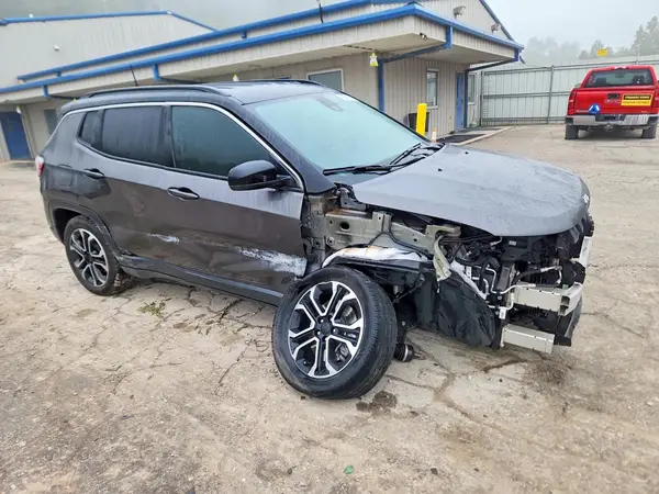 3C4NJDCN6RT586365 — 2024 Jeep Compass, фото 4 с аукциона Copart, Передняя часть