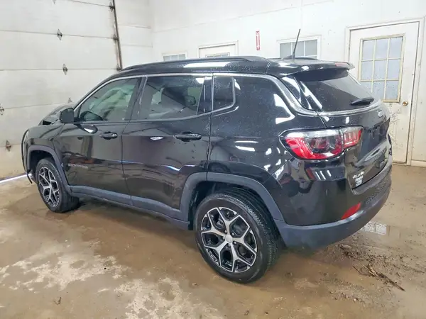 3C4NJDCN9RT164672 — 2024 Jeep Compass, фото 2 с аукциона Copart, Передняя часть