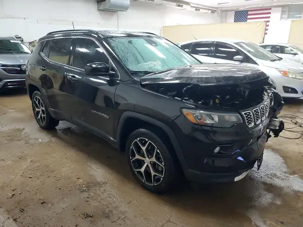 3C4NJDCN9RT164672 — 2024 Jeep Compass, фото 4 с аукциона Copart, Передняя часть
