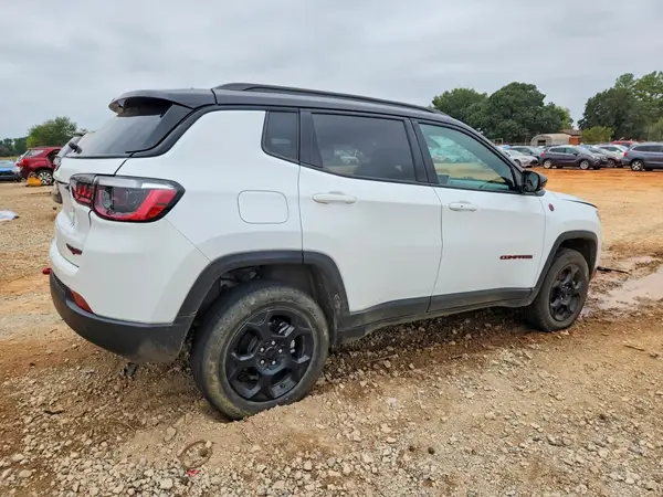 3C4NJDDN6RT610209 — 2024 Jeep Compass, фото 3 с аукциона Copart, Передняя часть