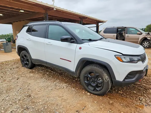 3C4NJDDN6RT610209 — 2024 Jeep Compass, фото 4 с аукциона Copart, Передняя часть