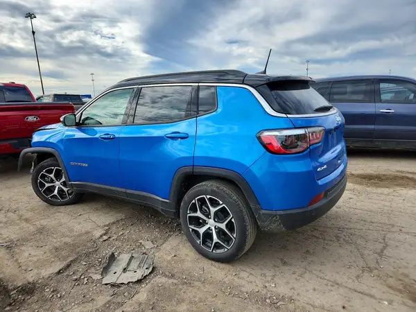 3C4NJDCN1RT114610 — 2024 Jeep Compass, фото 2 с аукциона Copart, Передняя часть