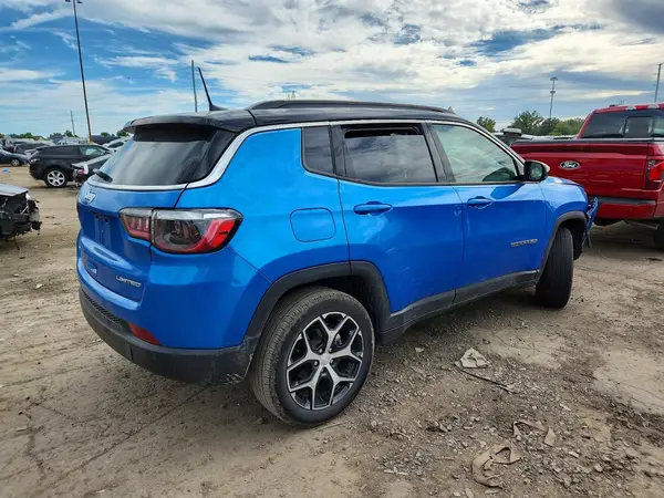 3C4NJDCN1RT114610 — 2024 Jeep Compass, фото 3 с аукциона Copart, Передняя часть