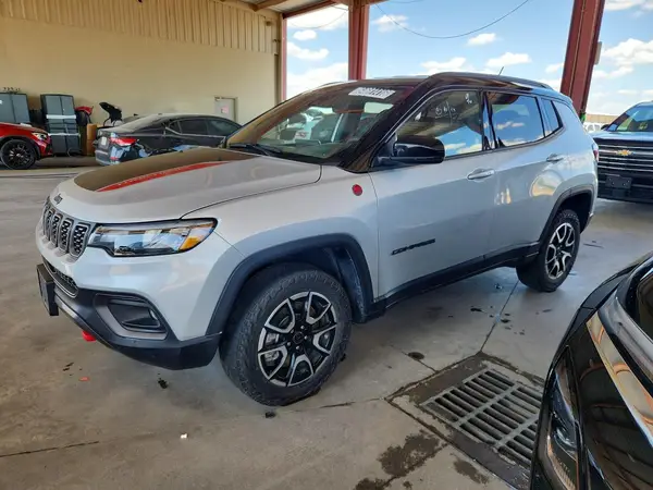 3C4NJDDN0ST551129 — 2025 Jeep Compass, Передняя часть (Front End), фото до ремонта