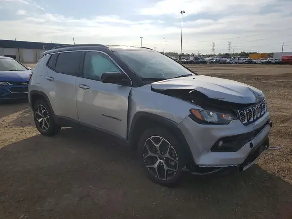 3C4NJDCN1ST567454 — 2025 Jeep Compass, фото 4 с аукциона Copart, Передняя часть