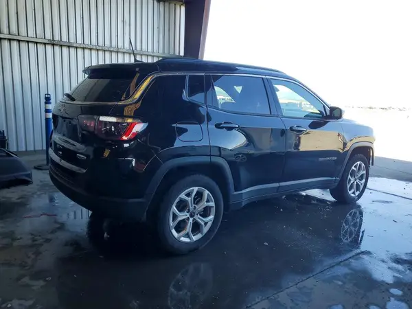 3C4NJDBN9ST620371 — 2025 Jeep Compass, фото 3 с аукциона Copart 28.09.2026, Передняя часть