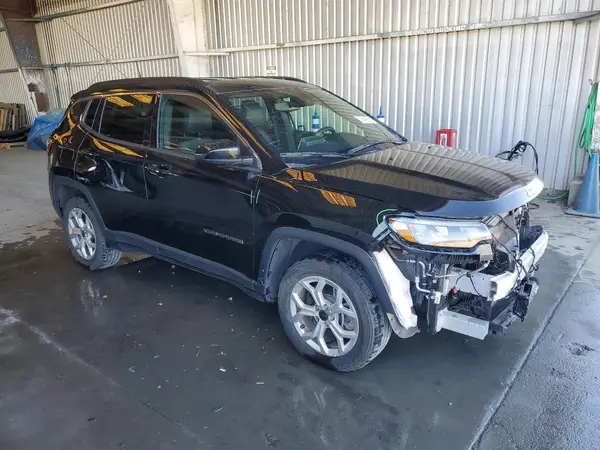 3C4NJDBN9ST620371 — 2025 Jeep Compass, фото 4 с аукциона Copart 28.09.2026, Передняя часть