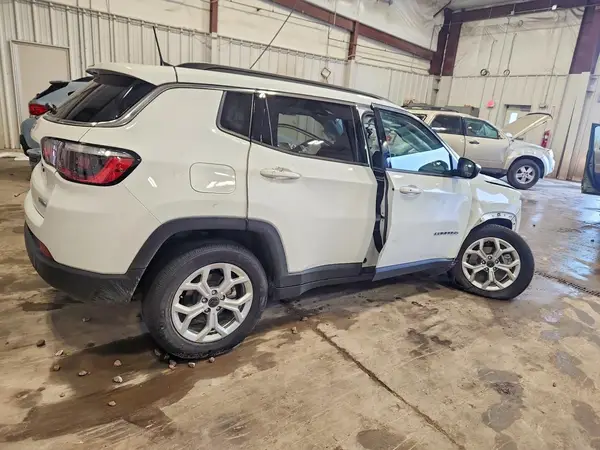 3C4NJDBN5ST515536 — 2025 Jeep Compass, фото 3 с аукциона Copart 28.09.2026, Боковая часть