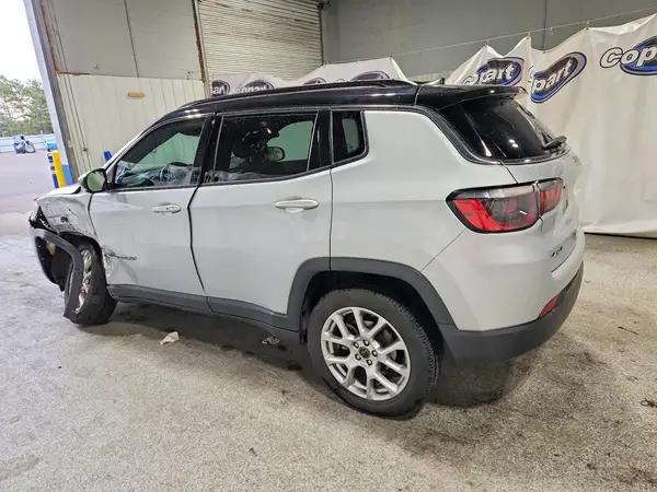3C4NJDCNXST508399 — 2025 Jeep Compass, фото 2 с аукциона Copart, Передняя часть