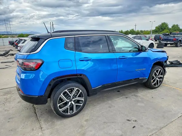 3C4NJDCN3ST554057 — 2025 Jeep Compass, фото 3 с аукциона Copart, Передняя часть
