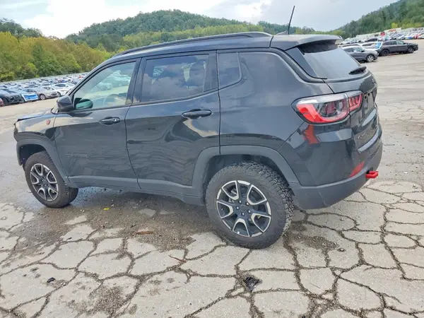 3C4NJDDN6ST551233 — 2025 Jeep Compass, фото 2 с аукциона Copart, Передняя часть