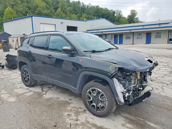 3C4NJDDN6ST551233 — 2025 Jeep Compass, фото 4 с аукциона Copart, Передняя часть