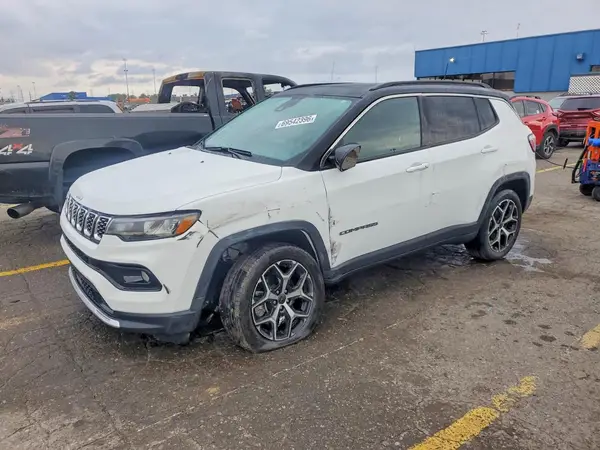 3C4NJDCN3ST552292 — 2025 Jeep Compass, Передняя часть (Front End), фото до ремонта