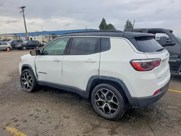 3C4NJDCN3ST552292 — 2025 Jeep Compass, фото 2 с аукциона Copart, Передняя часть