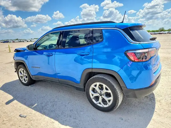 3C4NJDBN8ST586262 — 2025 Jeep Compass, фото 2 с аукциона Copart, Передняя часть