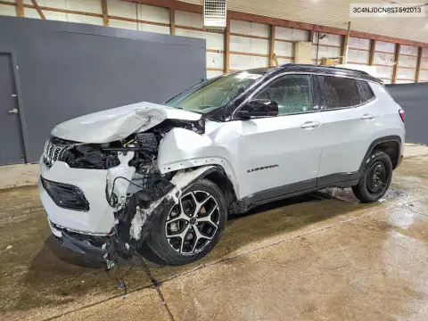 3C4NJDCN8ST592013 — 2025 Jeep Compass, Передняя часть, фото до ремонта