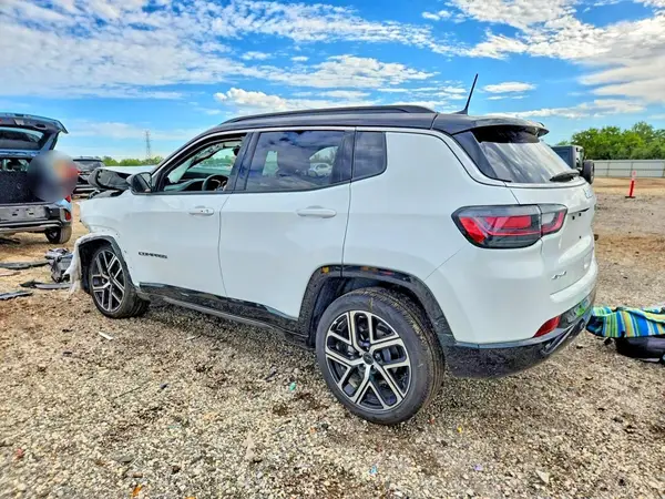 3C4NJDCN0ST615025 — 2025 Jeep Compass, фото 2 с аукциона Copart 12.10.2026, Передняя часть