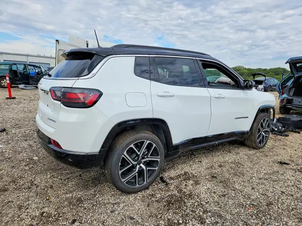 3C4NJDCN0ST615025 — 2025 Jeep Compass, фото 3 с аукциона Copart 12.10.2026, Передняя часть