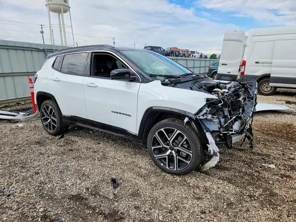 3C4NJDCN0ST615025 — 2025 Jeep Compass, фото 4 с аукциона Copart 12.10.2026, Передняя часть