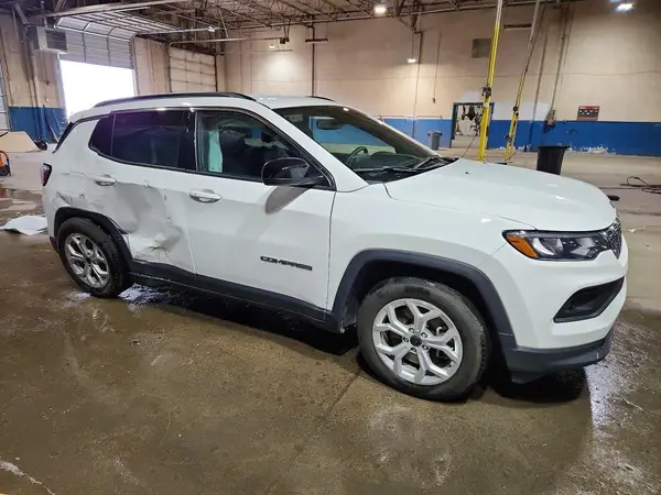 3C4NJDBN4ST523353 — 2025 Jeep Compass, фото 4 с аукциона Copart 28.09.2026, Задняя часть