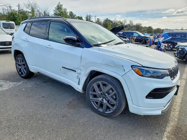 3C4NJDCN3ST537050 — 2025 Jeep Compass, фото 4 с аукциона Copart, Боковая часть