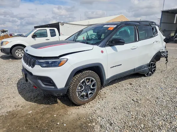 3C4NJDDN3ST520893 — 2025 Jeep Compass, Задняя часть (Rear End), фото до ремонта