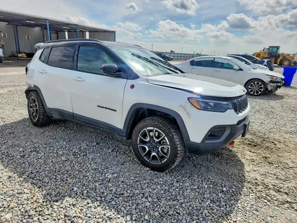 3C4NJDDN3ST520893 — 2025 Jeep Compass, фото 4 с аукциона Copart, Задняя часть