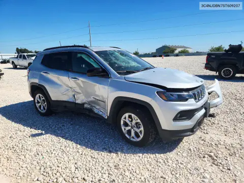 2025 Jeep Compass Latitude VIN 3C4NJDBN7ST609207 фото 4