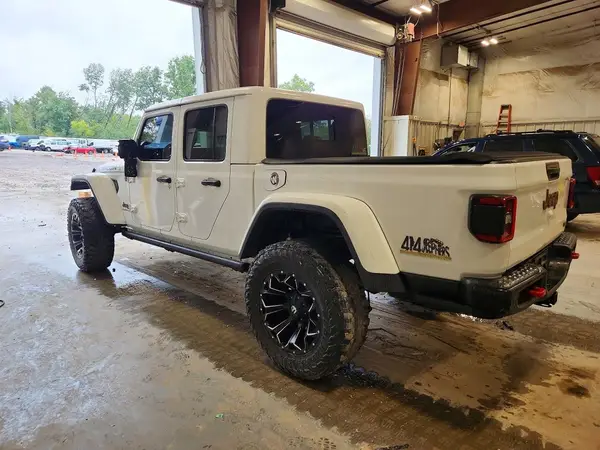 1C6JJTBG5LL113868 — 2020 Jeep Gladiator, фото 2 с аукциона Copart, Вандализм