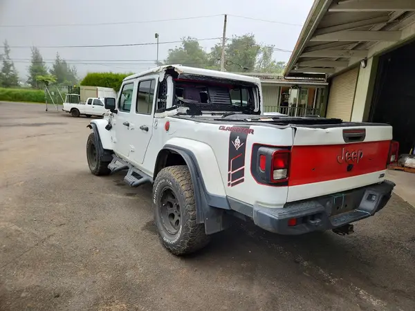 1C6HJTFG6ML518485 — 2021 Jeep Gladiator, фото 2 с аукциона Copart, Передняя часть