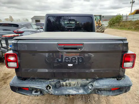 1C6HJTAG5PL504945 — 2023 Jeep Gladiator, Задняя часть, фото до ремонта