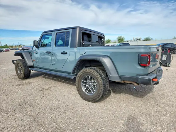 1C6JJTEG8RL126697 — 2024 Jeep Gladiator, фото 2 с аукциона Copart, Передняя часть