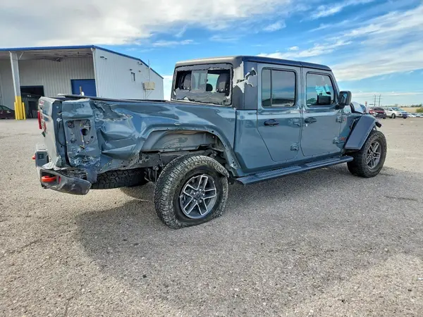 1C6JJTEG8RL126697 — 2024 Jeep Gladiator, фото 3 с аукциона Copart, Передняя часть