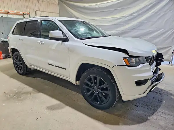 1C4RJFAG6HC899752 — 2017 Jeep Grand Cherokee, фото 4 с аукциона Copart, Передняя часть